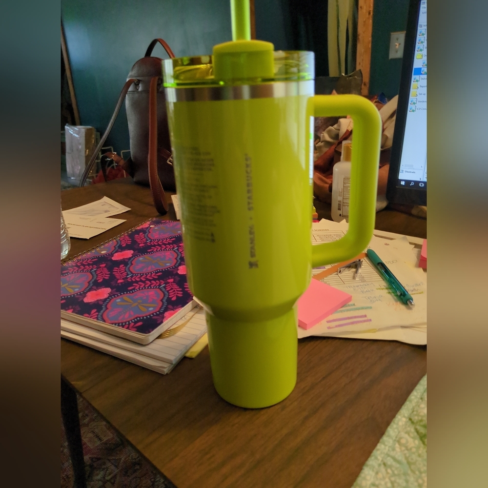 Limited Edition summer 2024 Stanley X Starbucks lime green 40oz tumbler
